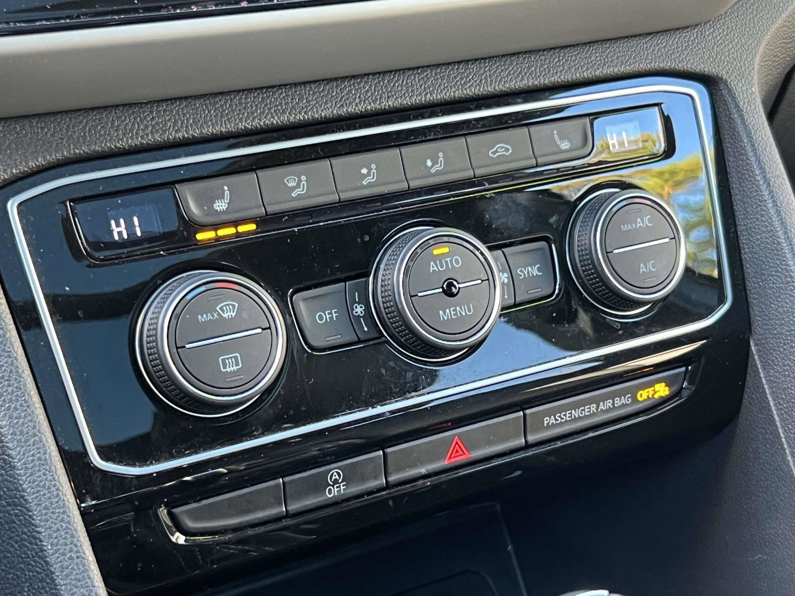 Used 2022 Volkswagen Atlas Cross Sport SE image 14