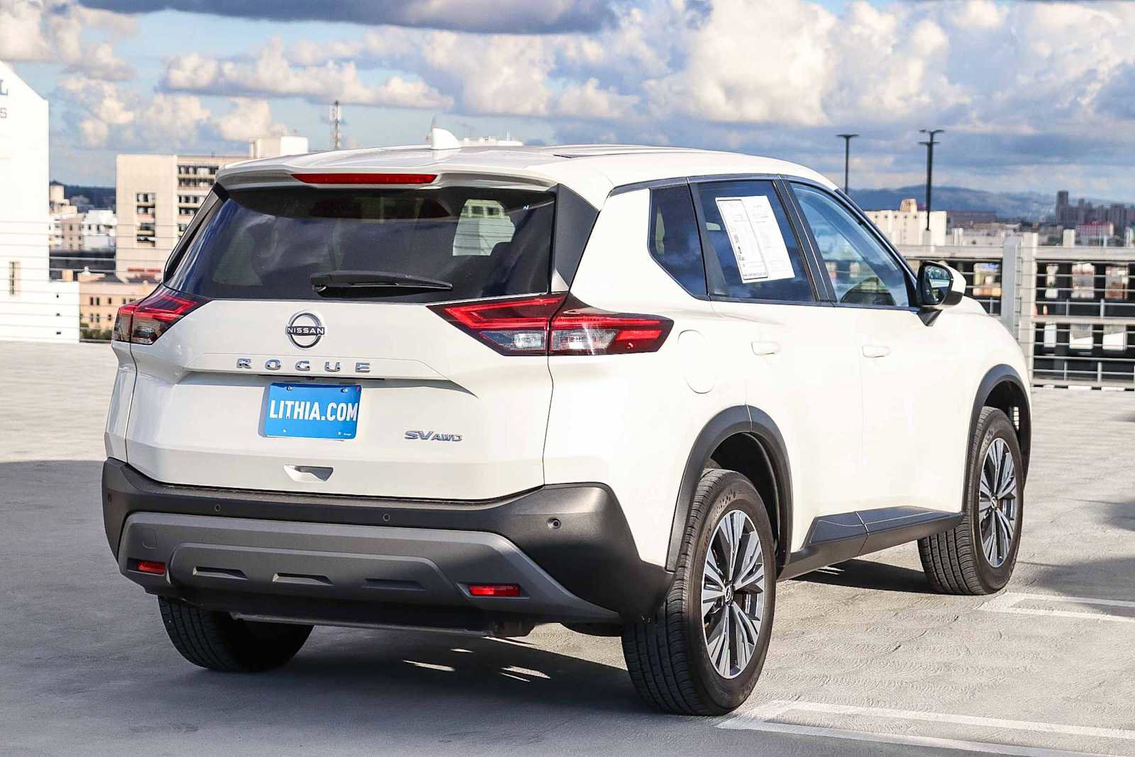 Used 2023 Nissan Rogue SV image 4