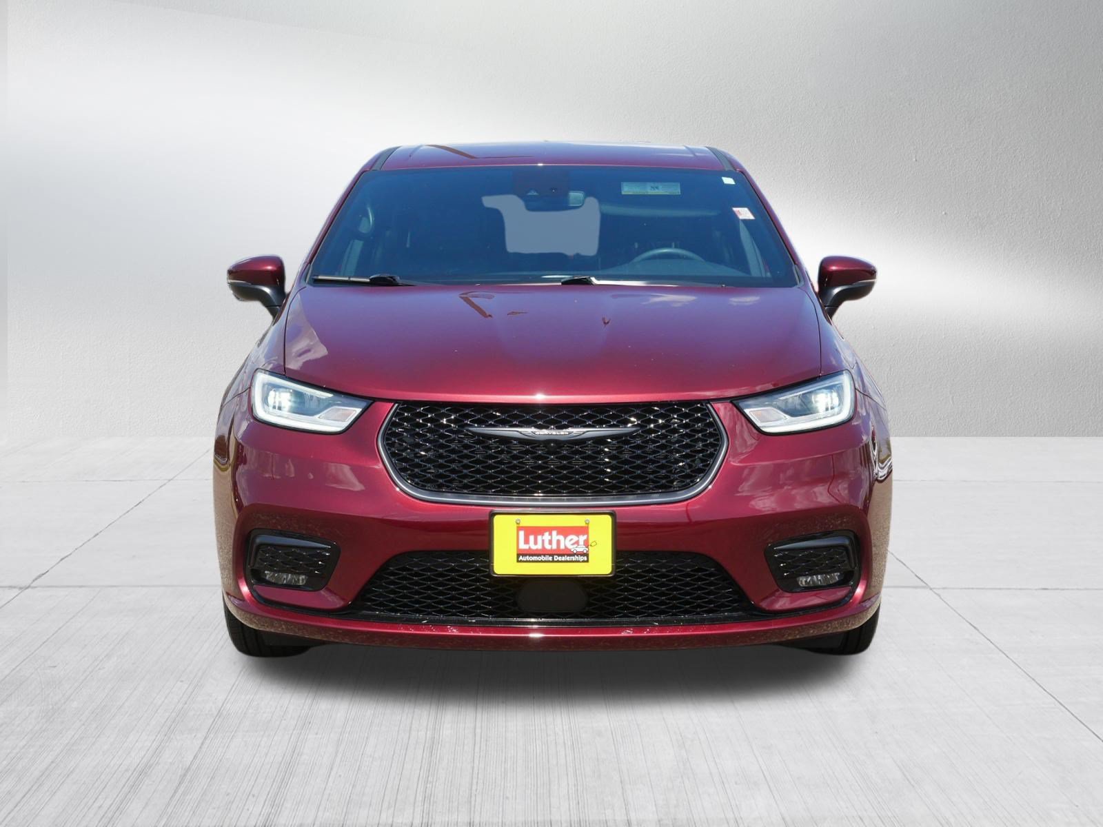 Used 2023 Chrysler Pacifica Touring-L w/ S Appearance Package FWD image 2