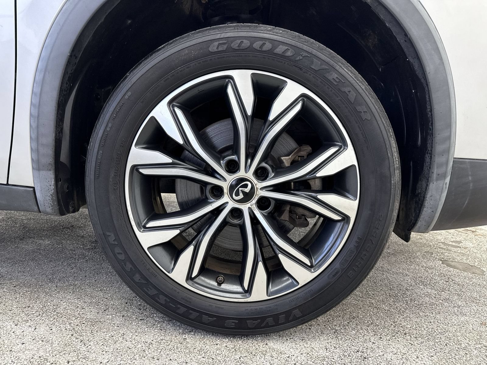 Used 2018 INFINITI QX30 Premium w/ Cargo Package AWD/4WD image 42