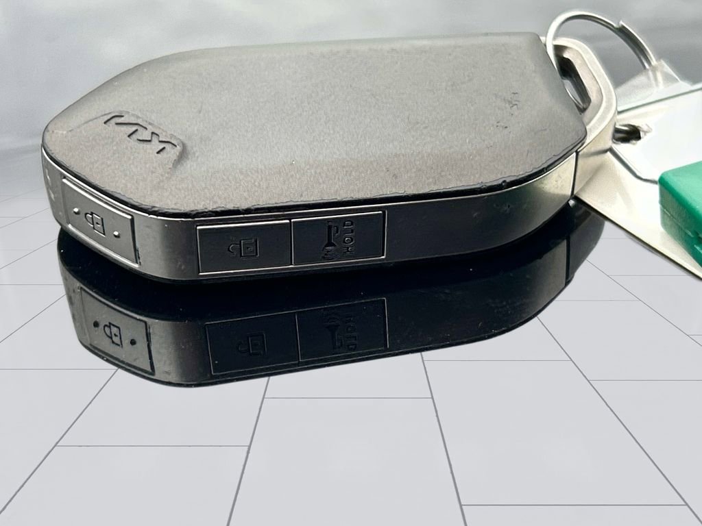 Used 2024 Kia Sorento S image 11