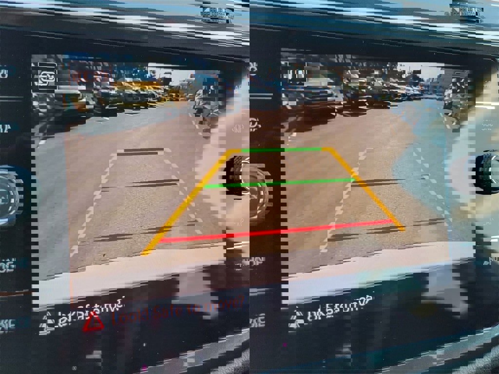 Used 2024 Volkswagen Tiguan SE image 18