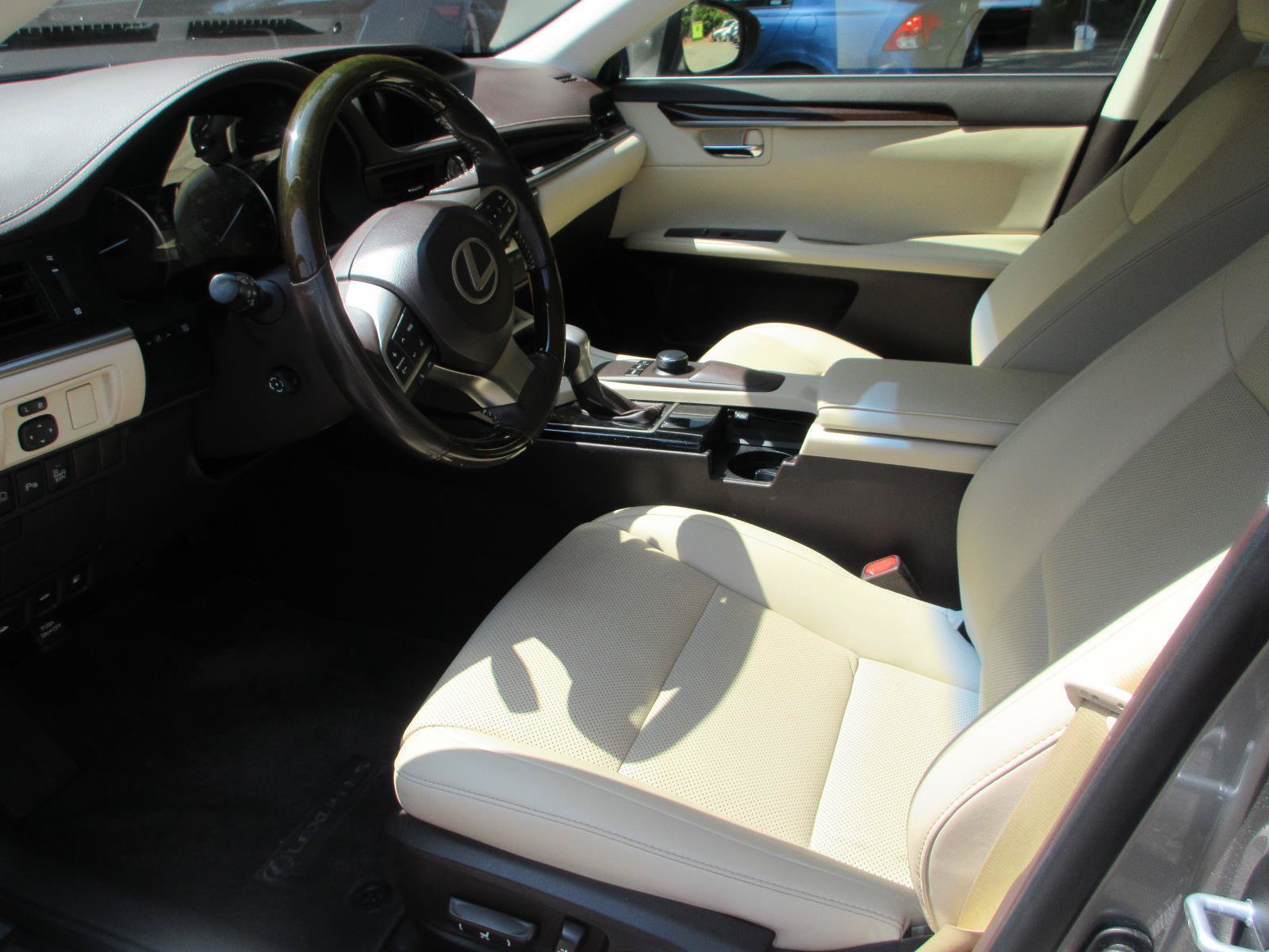 Used 2017 Lexus ES 350 w/ Premium Package FWD image 9
