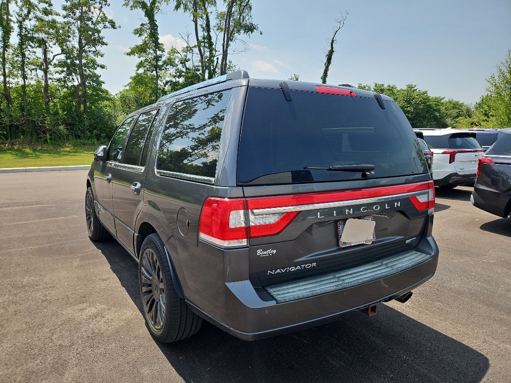 Used 2016 Lincoln Navigator Reserve AWD/4WD image 5
