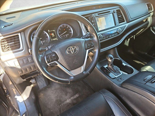 Used 2017 Toyota Highlander XLE w/ Carpet Mat Package FWD image 13
