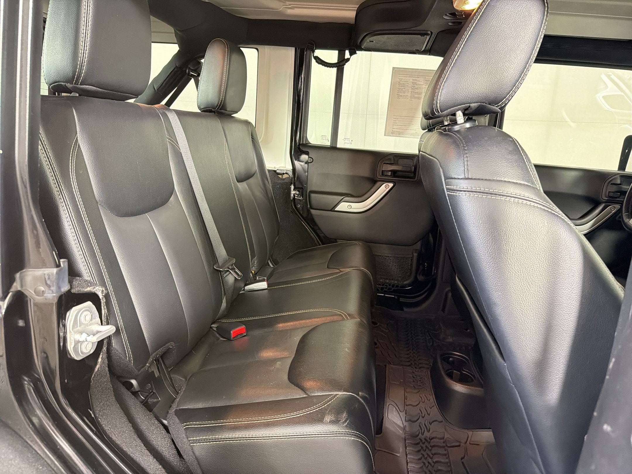 Used 2017 Jeep Wrangler Unlimited Rubicon AWD/4WD image 27