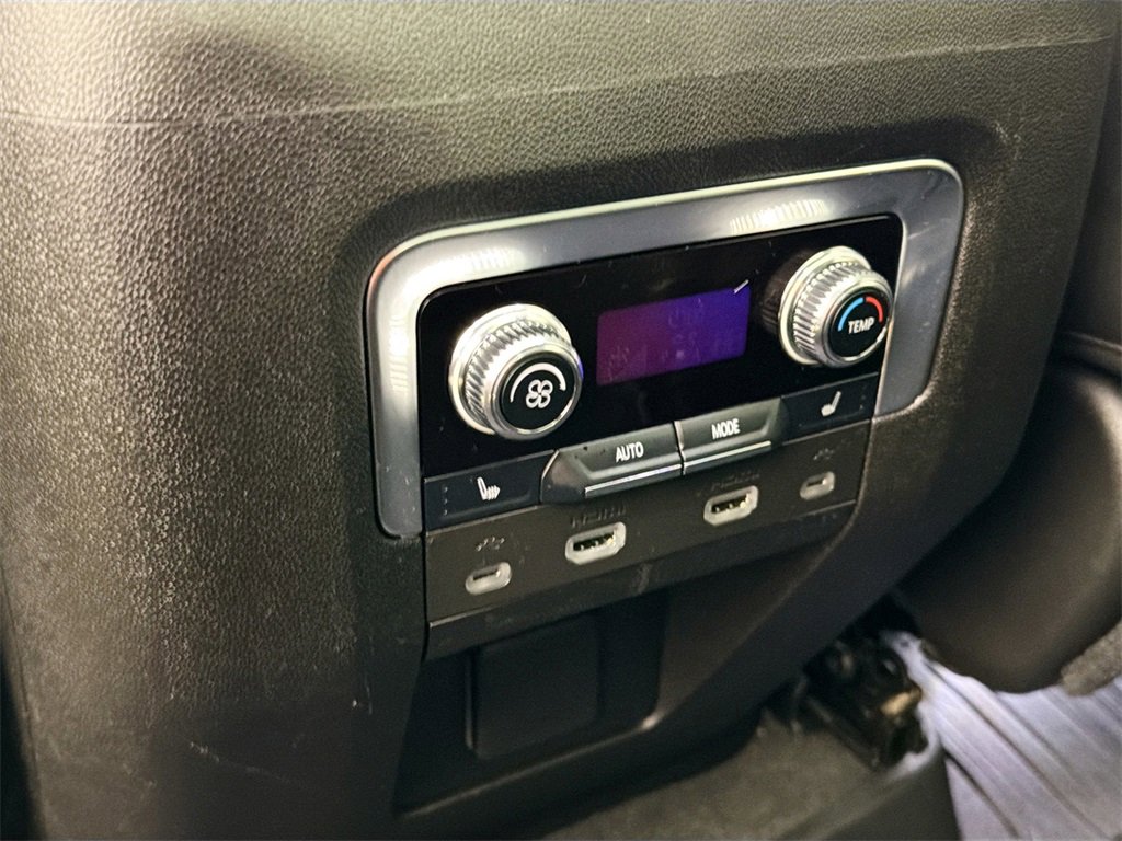 Used 2021 GMC Yukon XL SLT w/ SLT Luxury Plus Package image 25