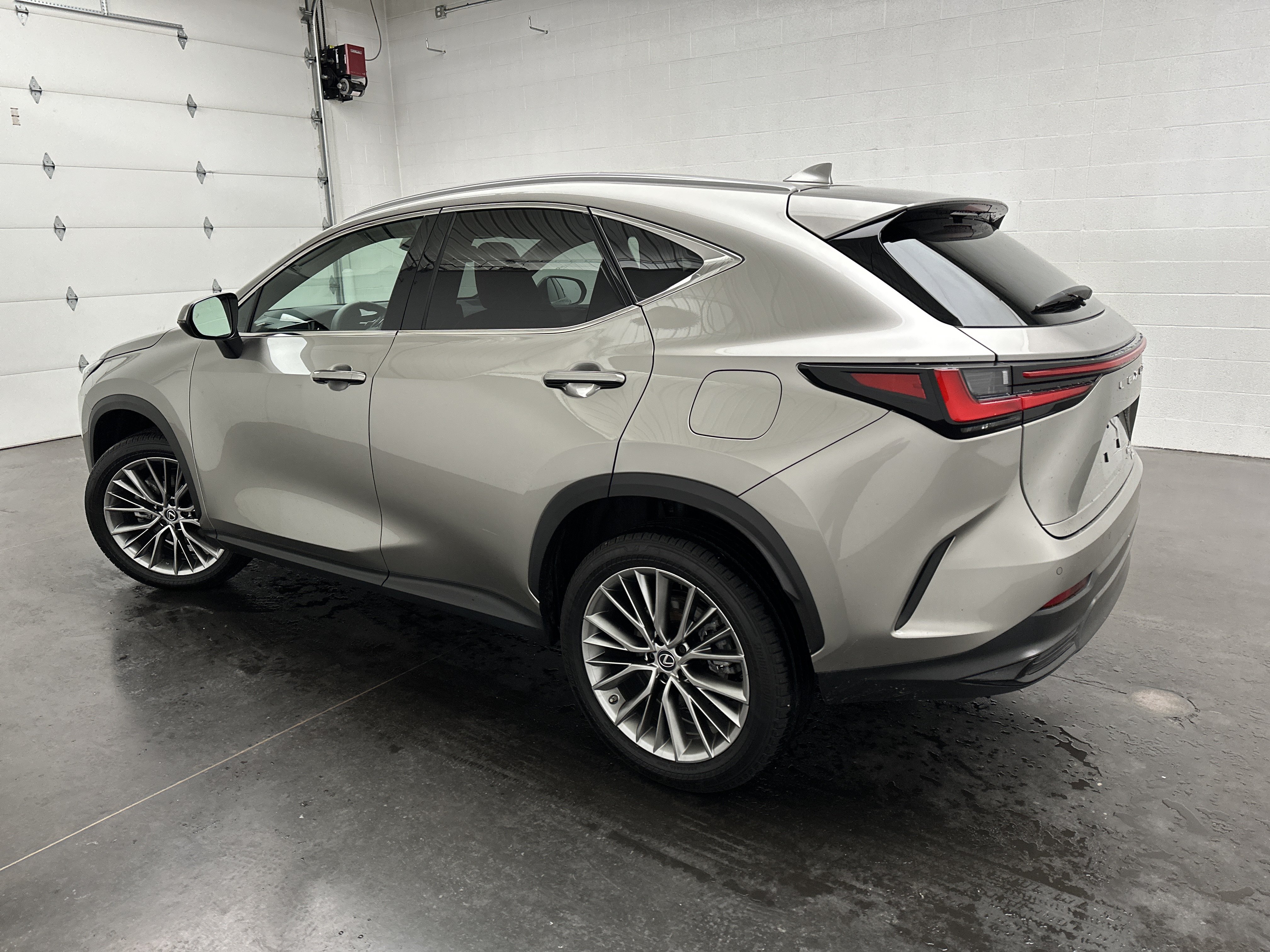 Used 2023 Lexus NX 350 AWD image 8