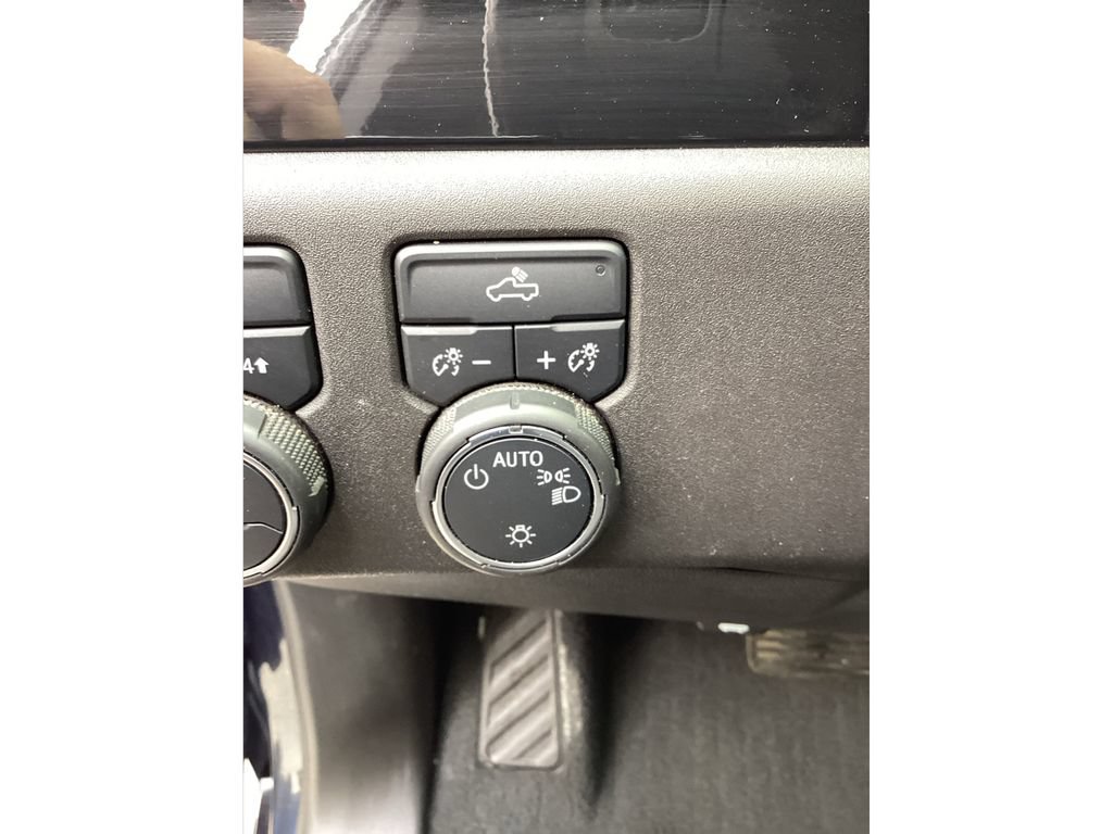 Used 2022 Chevrolet Silverado 1500 LT AWD/4WD image 15
