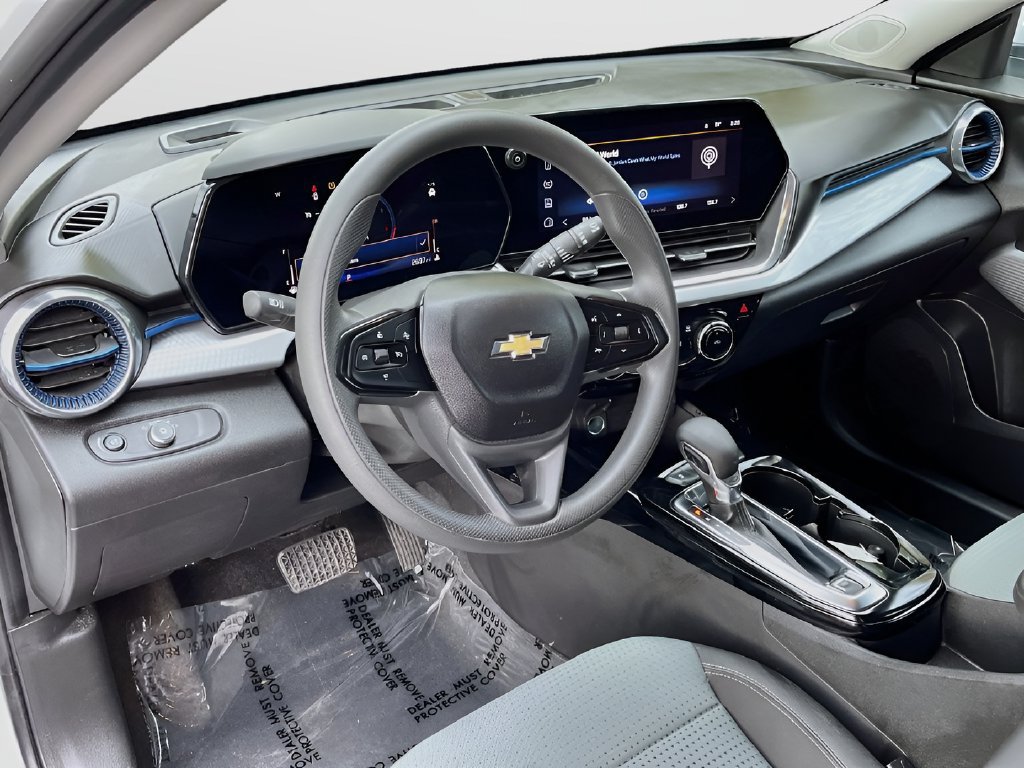 Used 2026 Chevrolet Trax LT FWD image 9