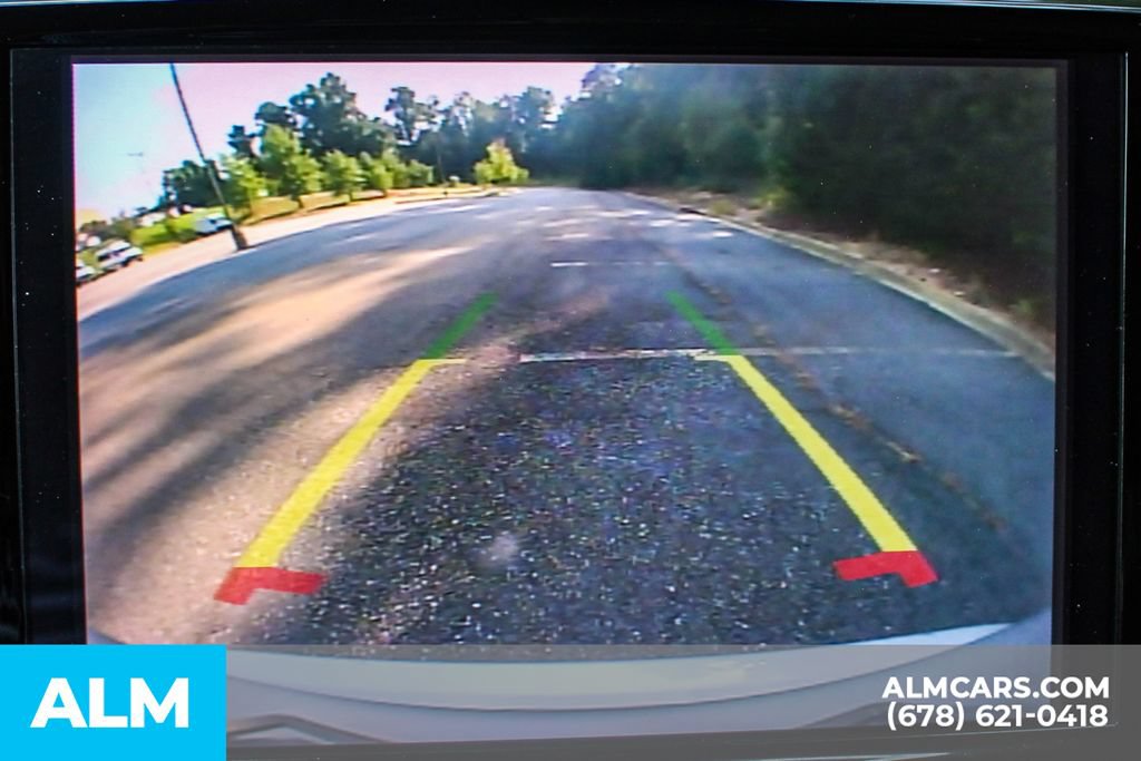 Used 2023 Chrysler Pacifica Touring-L FWD image 32