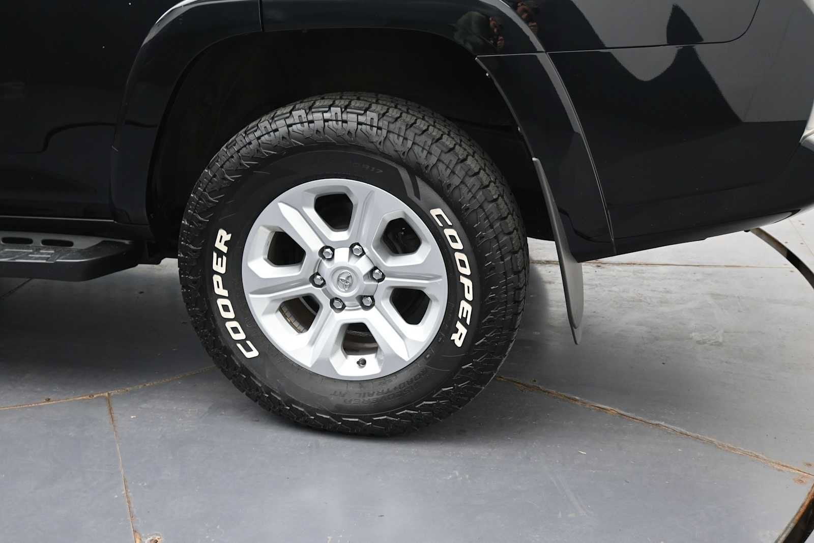 Used 2023 Toyota 4Runner SR5 Premium w/ Moonroof Package AWD/4WD image 5