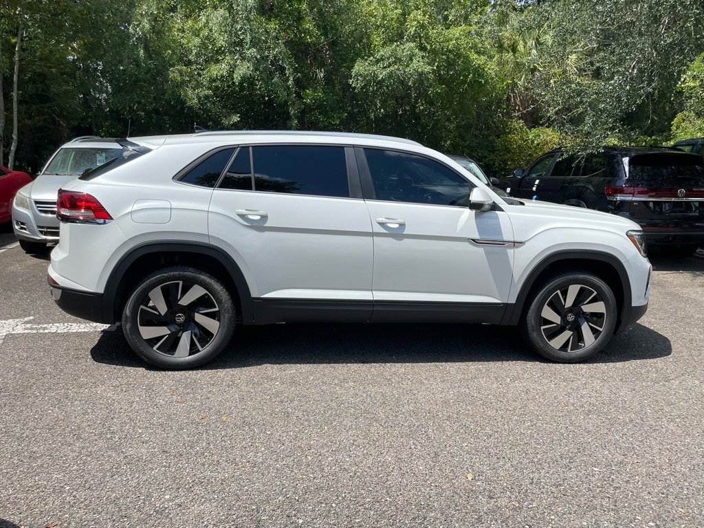 New 2026 Volkswagen Atlas Cross Sport SE image 2