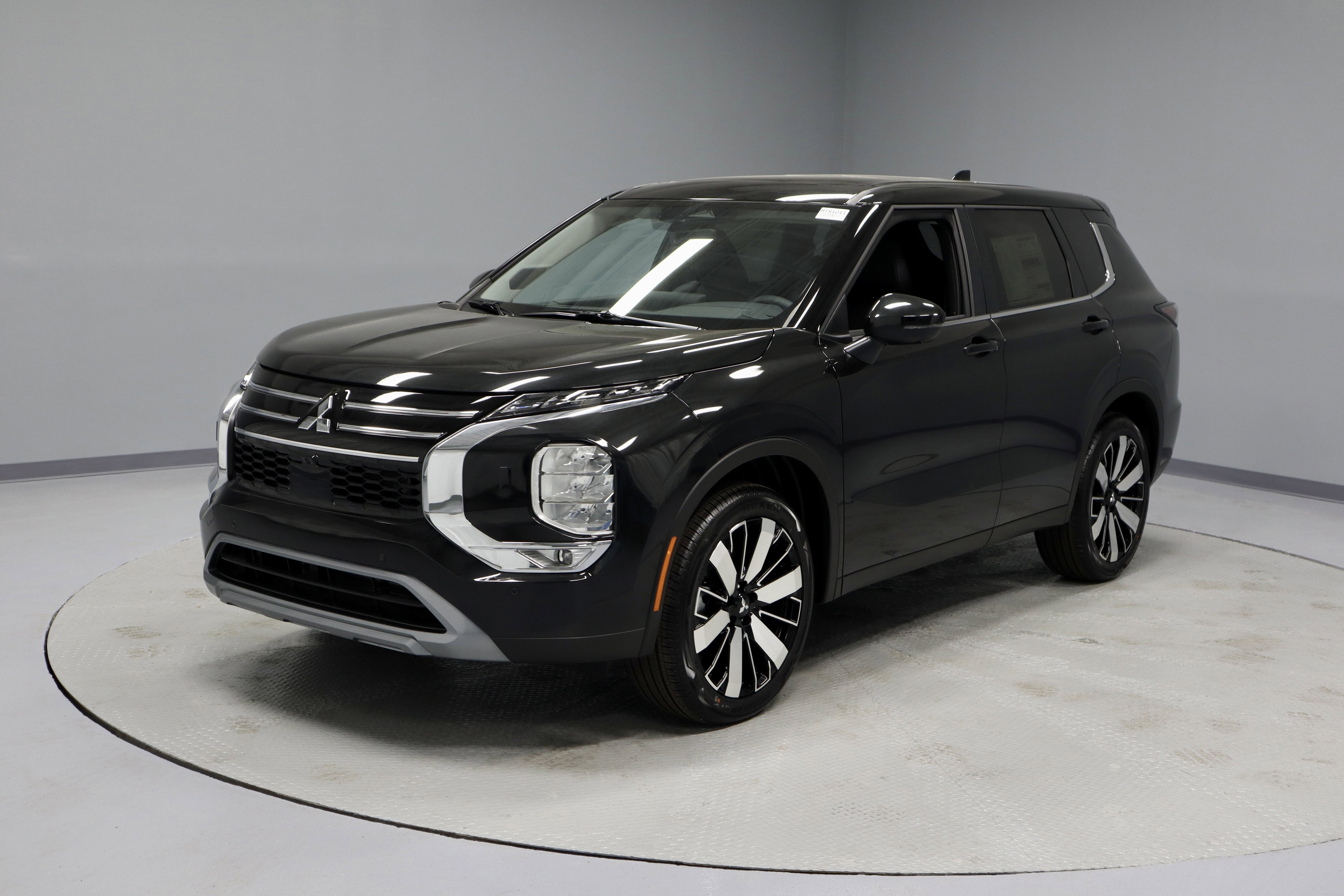 New 2025 Mitsubishi Outlander SE image 5