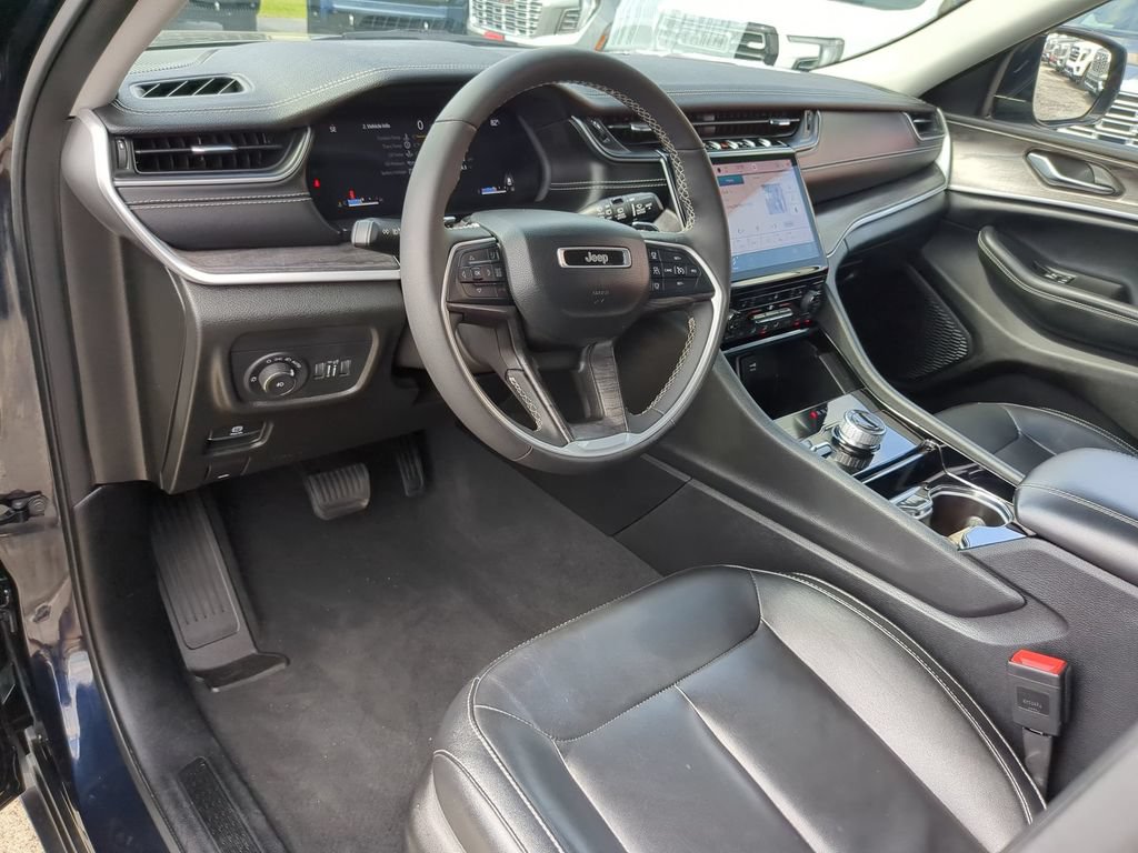 Used 2023 Jeep Grand Cherokee Limited AWD/4WD image 15