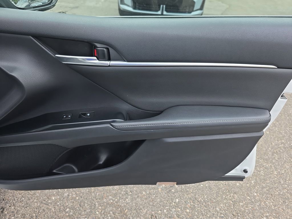 Used 2019 Toyota Camry XSE FWD image 11