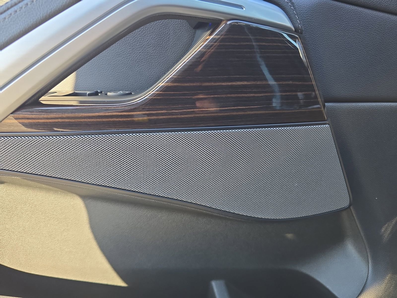 Used 2021 BMW X6 sDrive40i w/ Premium Package image 15