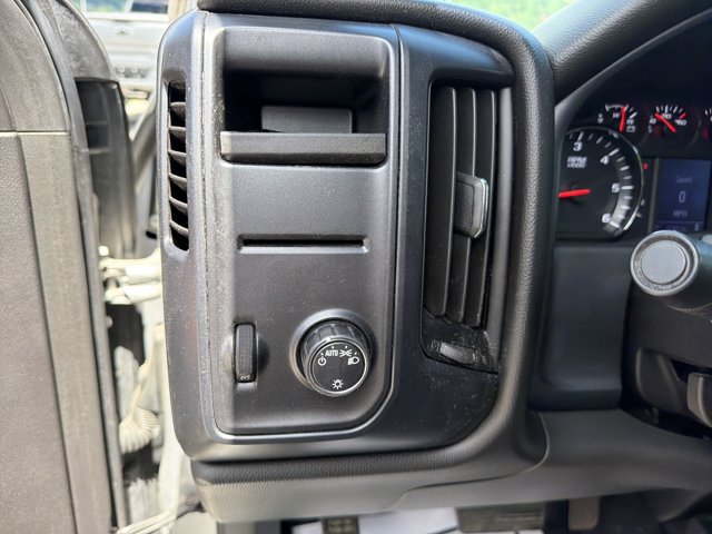 Used 2018 Chevrolet Silverado 1500 Custom w/ Custom Value Package AWD/4WD image 18