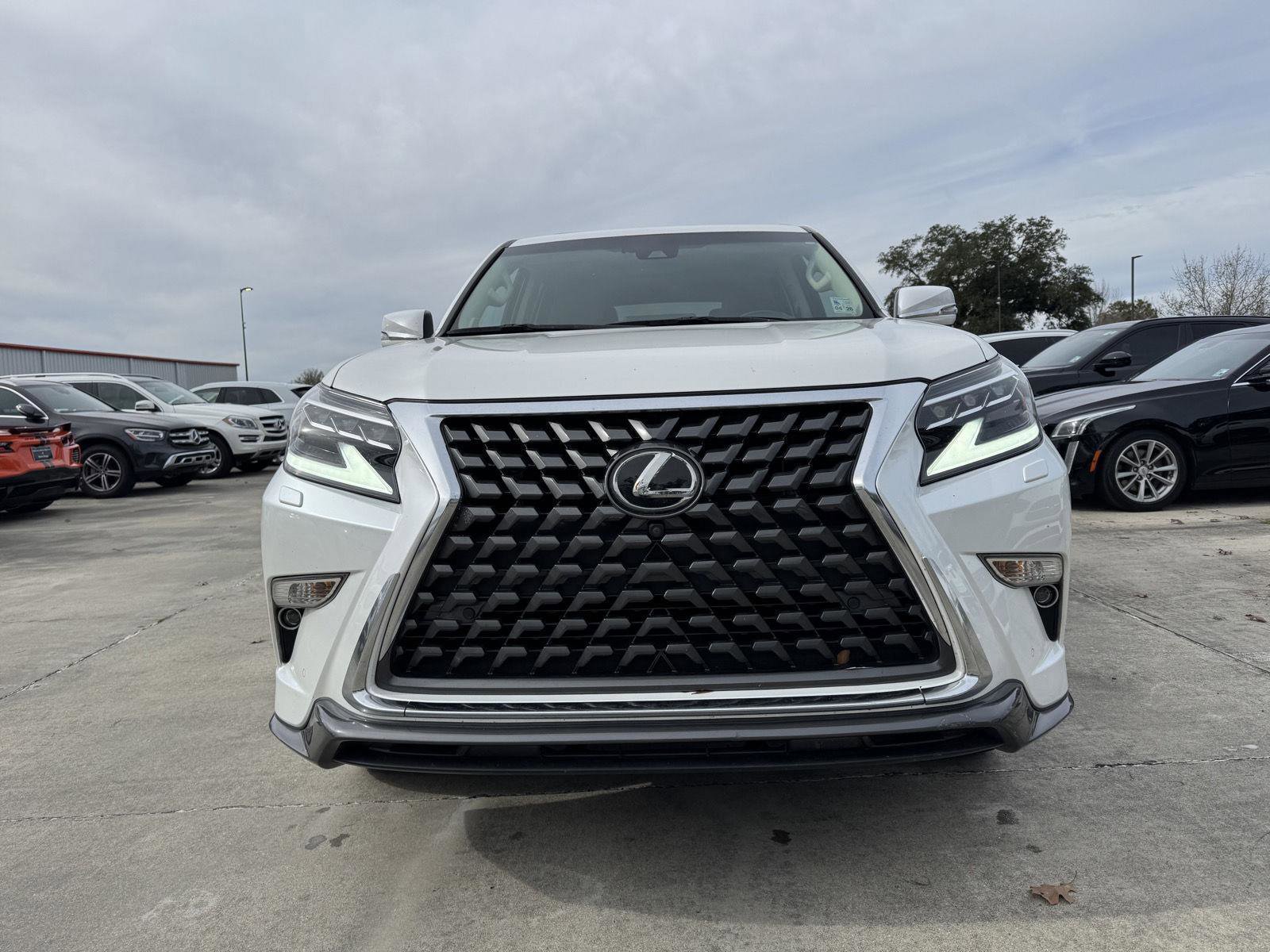 Used 2023 Lexus GX 460 Luxury image 2