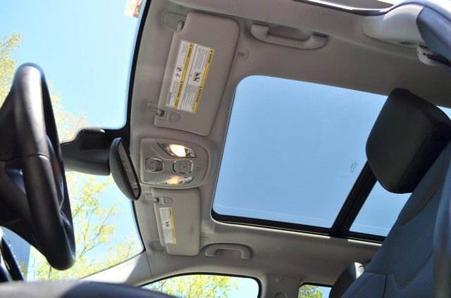 Used 2022 Jeep Compass Latitude w/ Sun and Sound Group AWD/4WD image 32