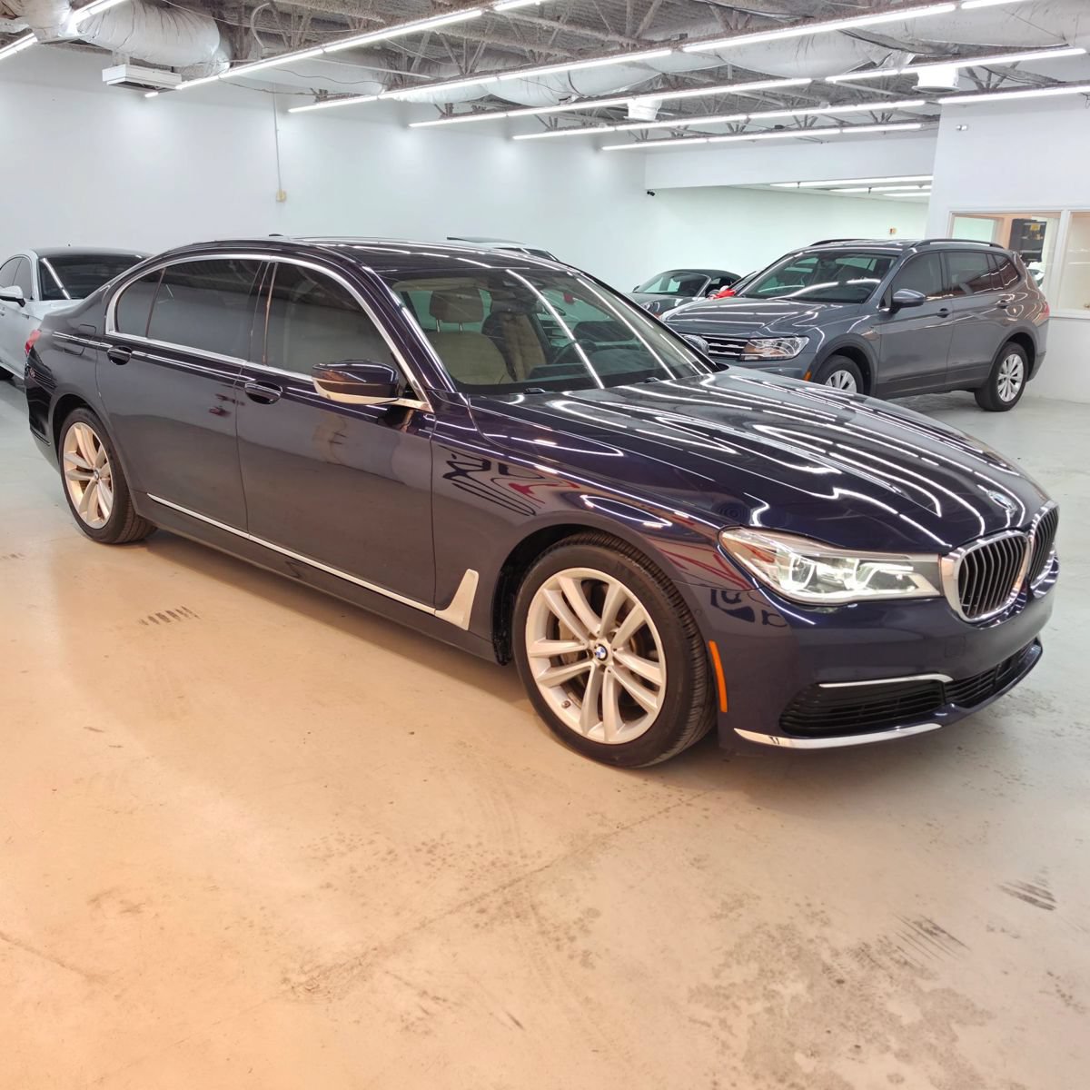Used 2019 BMW 750i xDrive AWD/4WD image 8