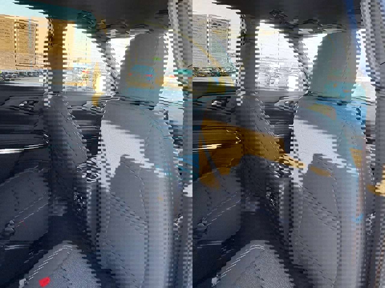 Used 2025 Chevrolet Traverse LT image 35