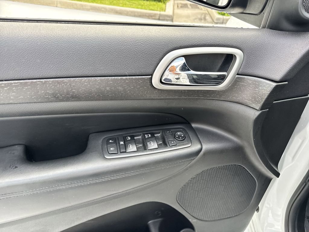 Used 2018 Jeep Grand Cherokee Altitude RWD image 40