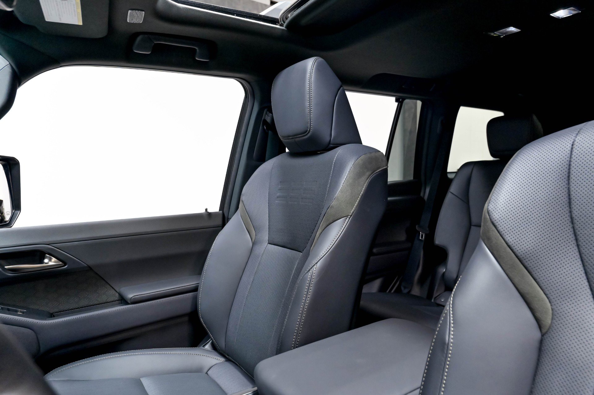 Used 2025 Lexus GX 550 AWD/4WD image 14
