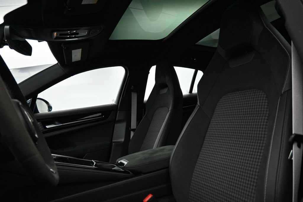 Certified 2026 Porsche Panamera RWD image 5