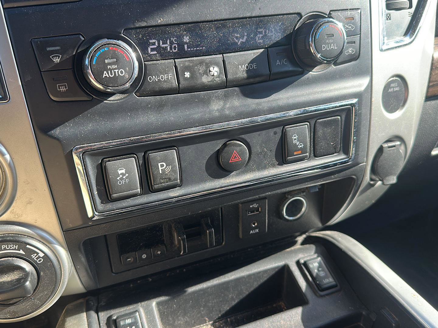 Used 2017 Nissan Titan SL image 22