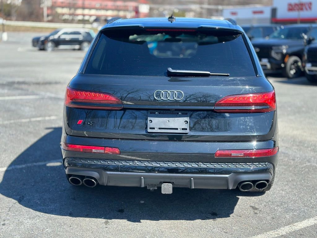 Used 2025 Audi SQ7 Premium Plus w/ Black Optic Package image 5