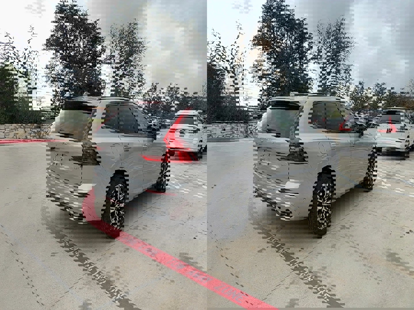 Certified 2025 Volvo XC60 B5 Plus image 6