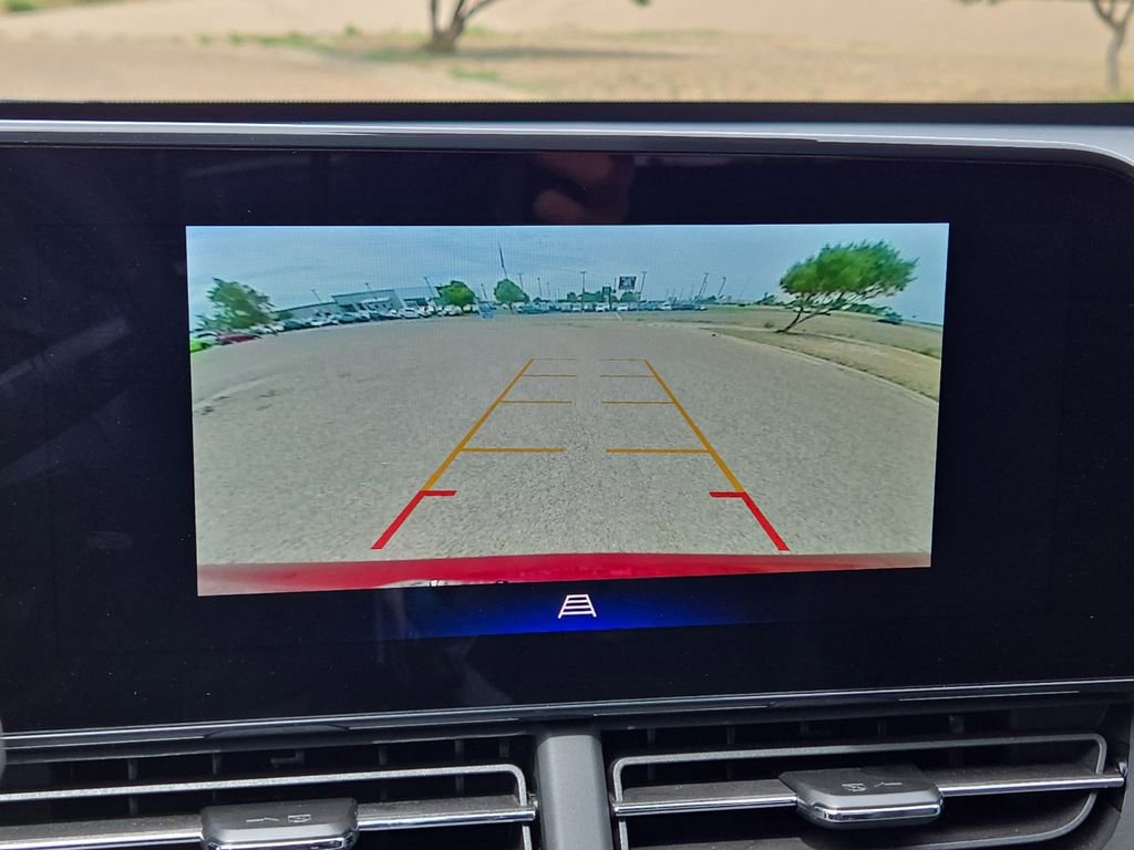 Used 2025 Chevrolet Trax LT FWD image 27