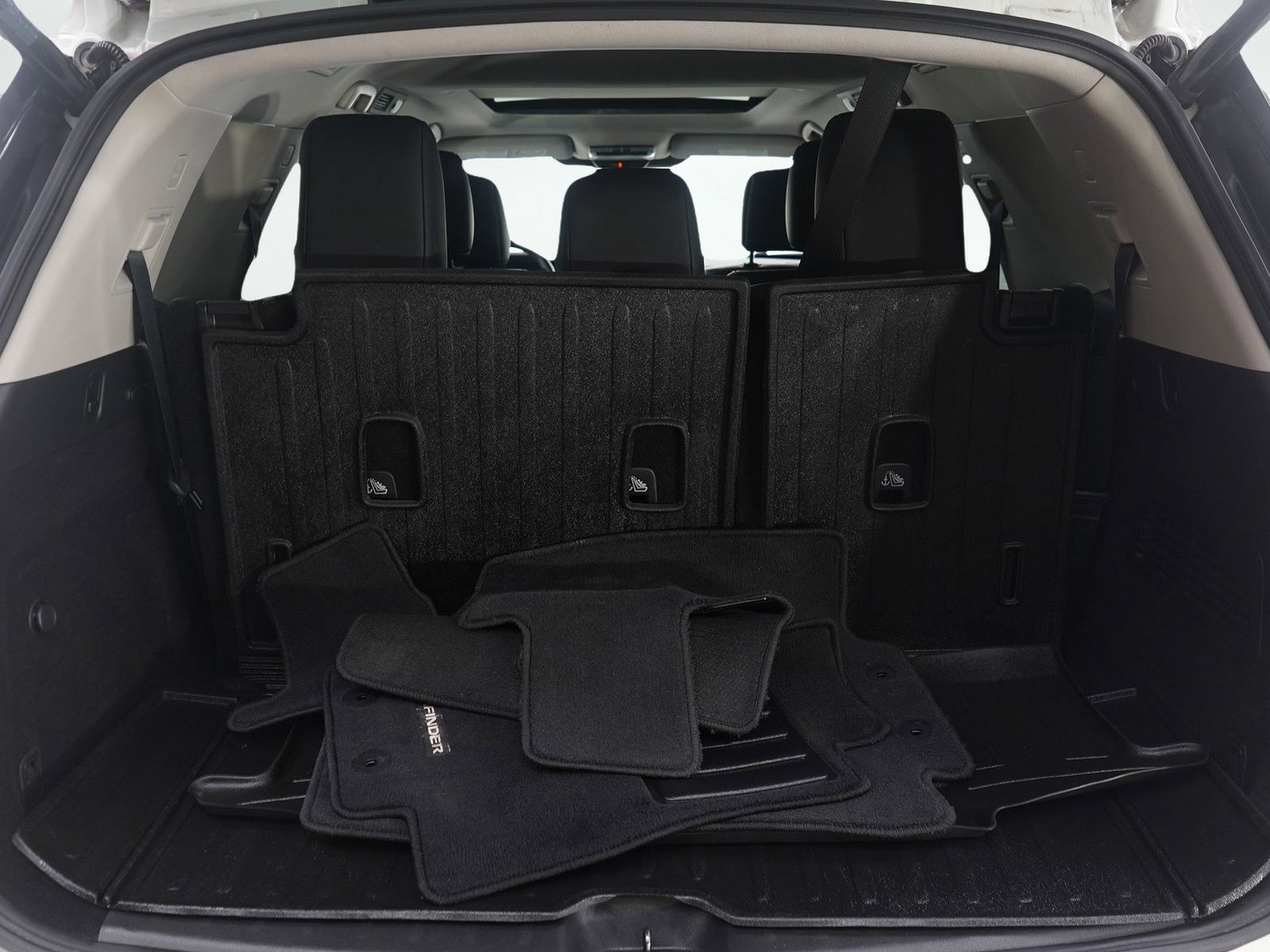 Used 2024 Nissan Pathfinder Platinum image 12