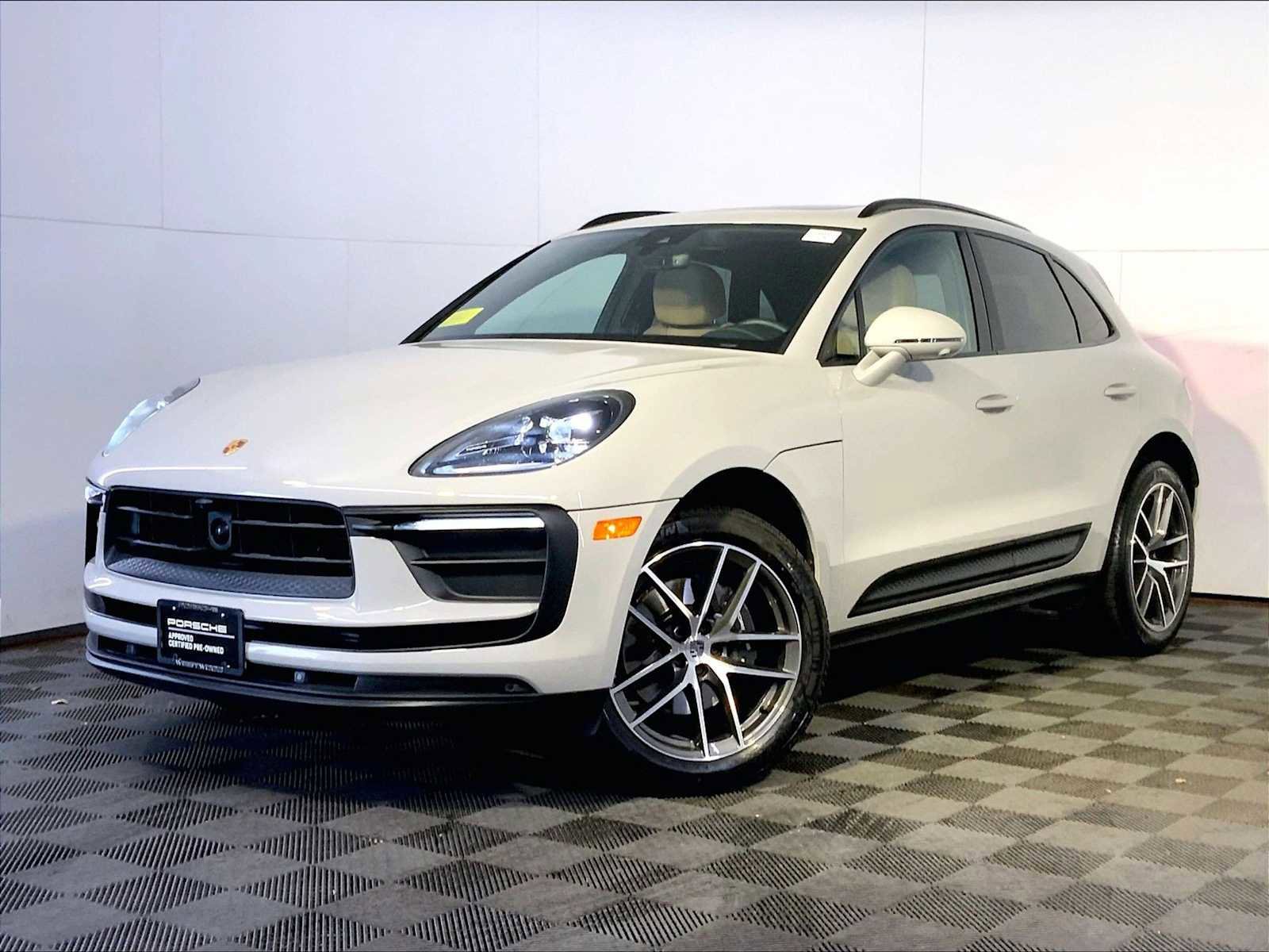 Certified 2026 Porsche Macan AWD/4WD image 1