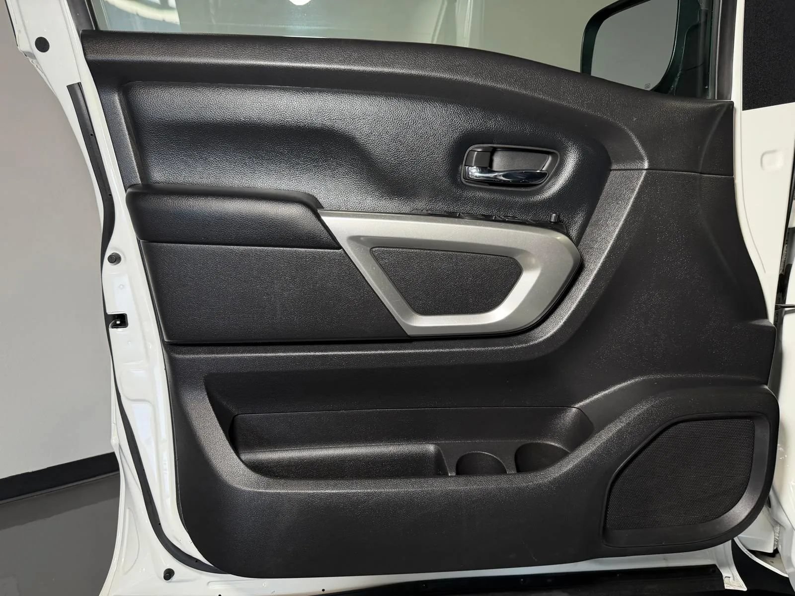 Used 2018 Nissan Titan S AWD/4WD image 22