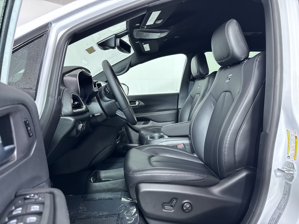 New 2026 Chrysler Pacifica Select w/ S Appearance Package AWD/4WD image 7