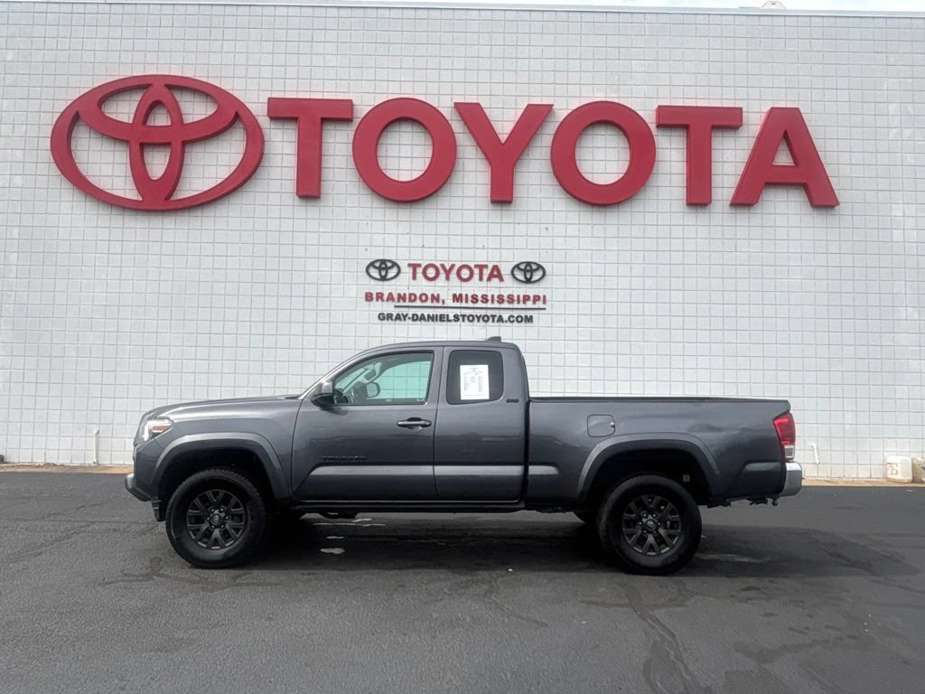 Used 2021 Toyota Tacoma SR5 w/ SR5 Appearance Package (SM) AWD/4WD image 4