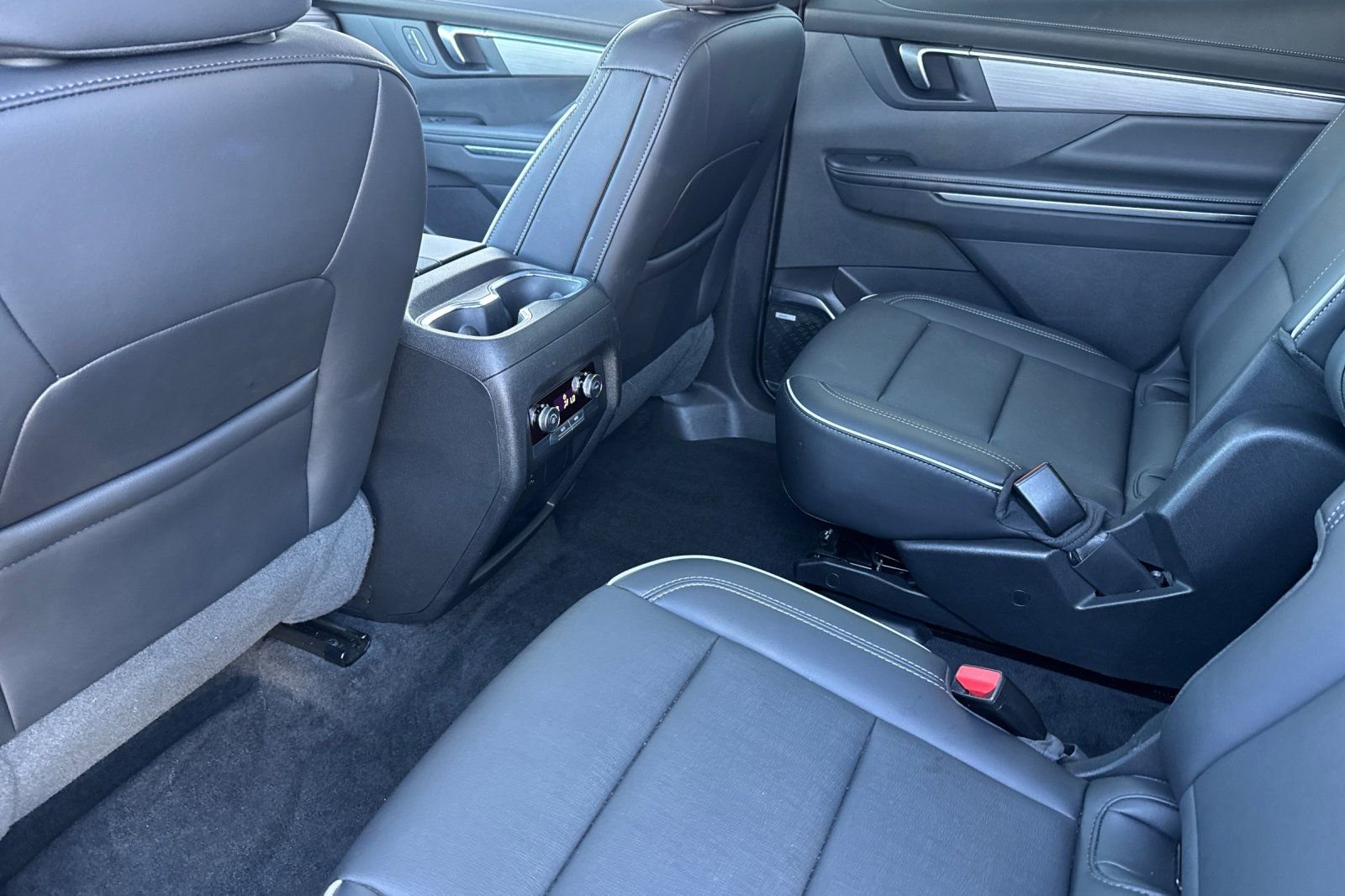 Used 2025 Buick Enclave Preferred FWD image 13