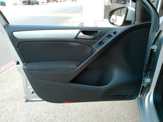 Used 2012 Volkswagen Golf 4-Door FWD image 12