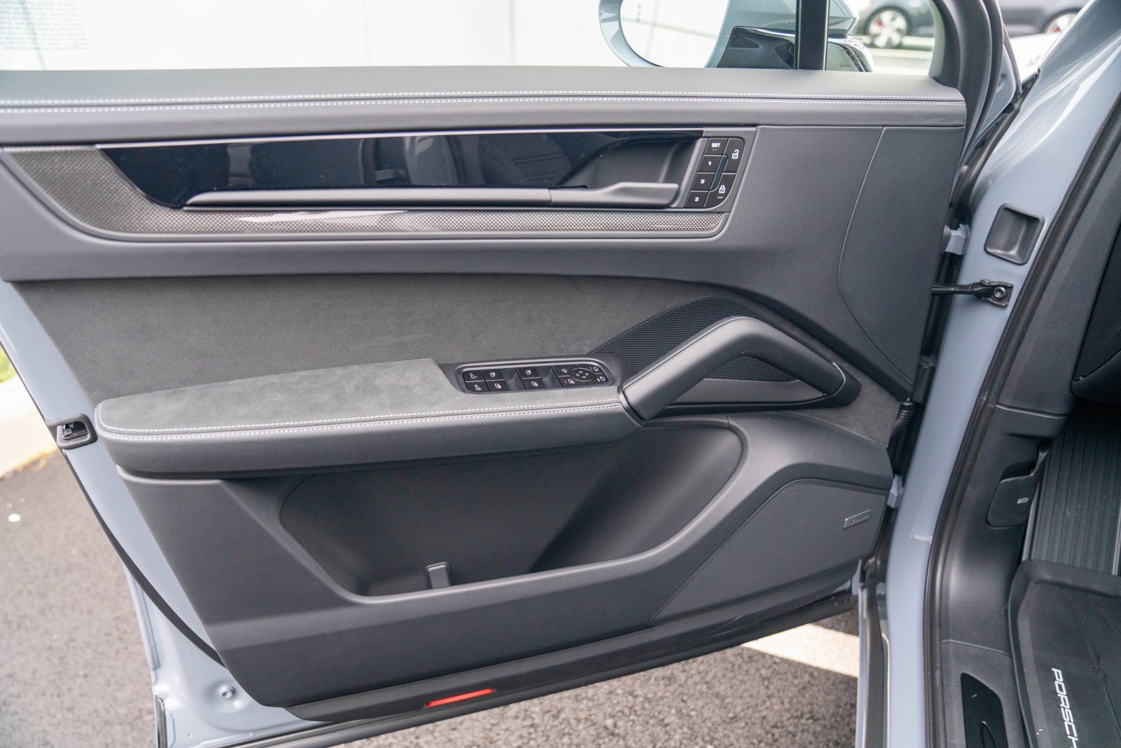 New 2026 Porsche Cayenne GTS image 10