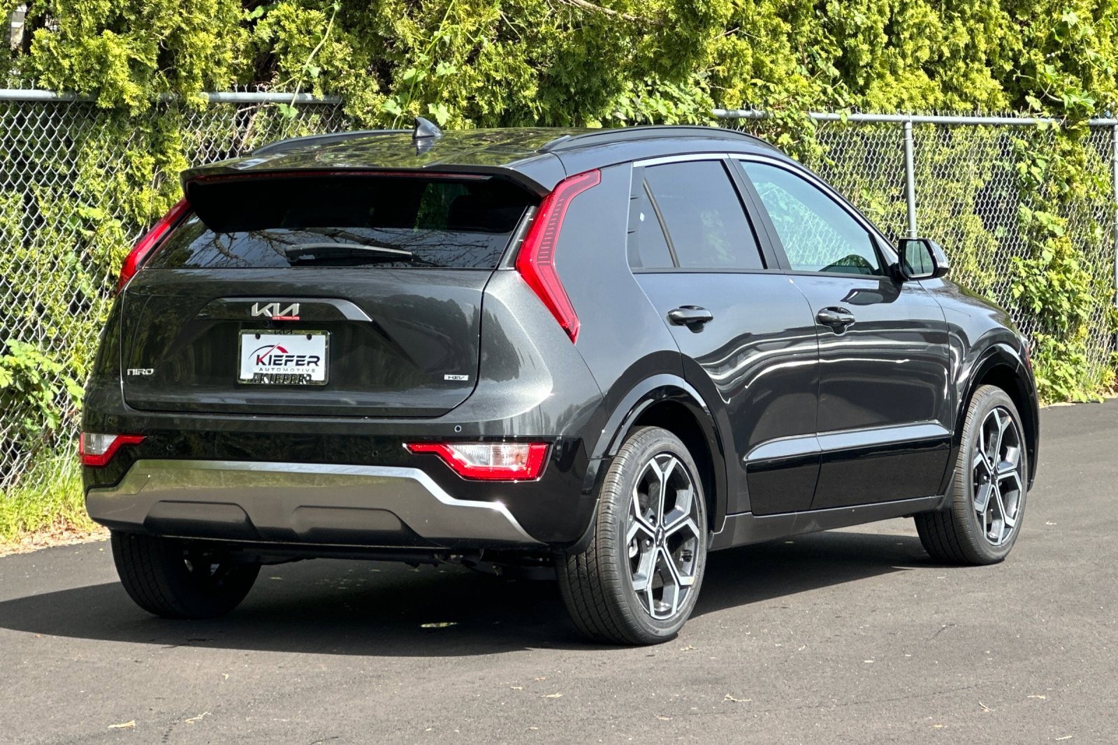 New 2025 Kia Niro EX Touring image 3