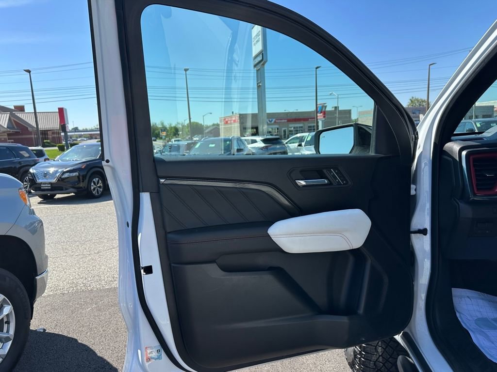 Used 2023 GMC Canyon AT4X image 22