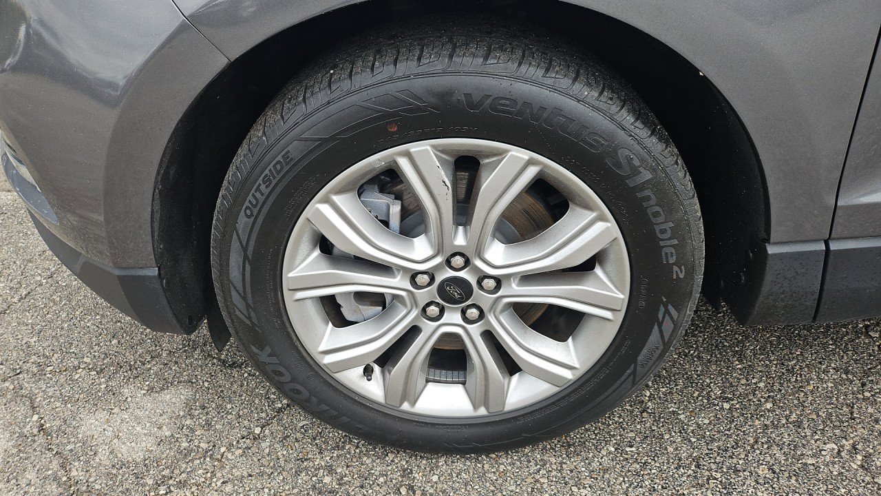 Used 2024 Ford Edge Titanium image 9