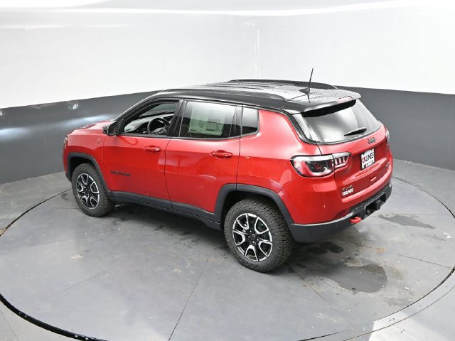 New 2026 Jeep Compass Trailhawk w/ Trailer Tow Group AWD/4WD image 36