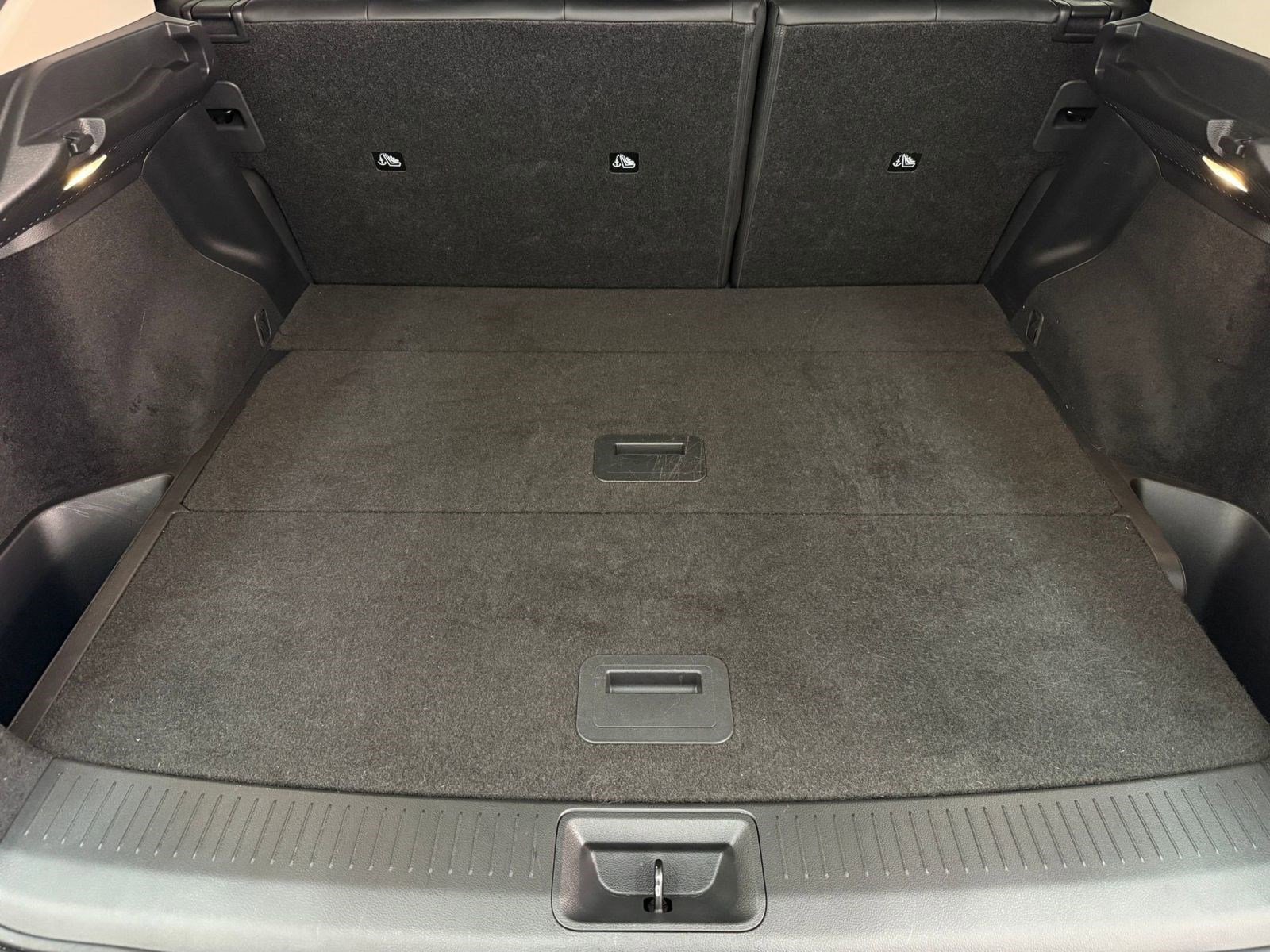 Used 2025 Nissan Ariya AWD image 30