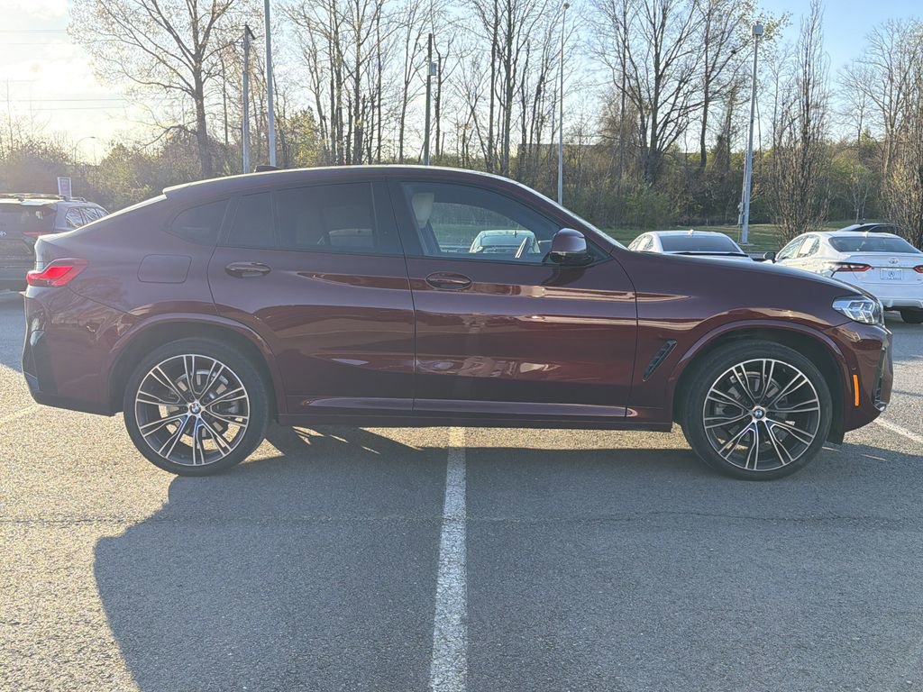 Used 2025 BMW X4 xDrive30i w/ Premium Package image 2