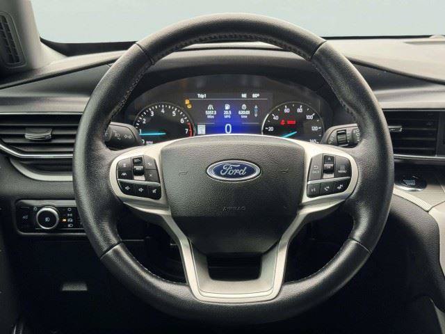 Used 2024 Ford Explorer XLT w/ Equipment Group 202A RWD image 30
