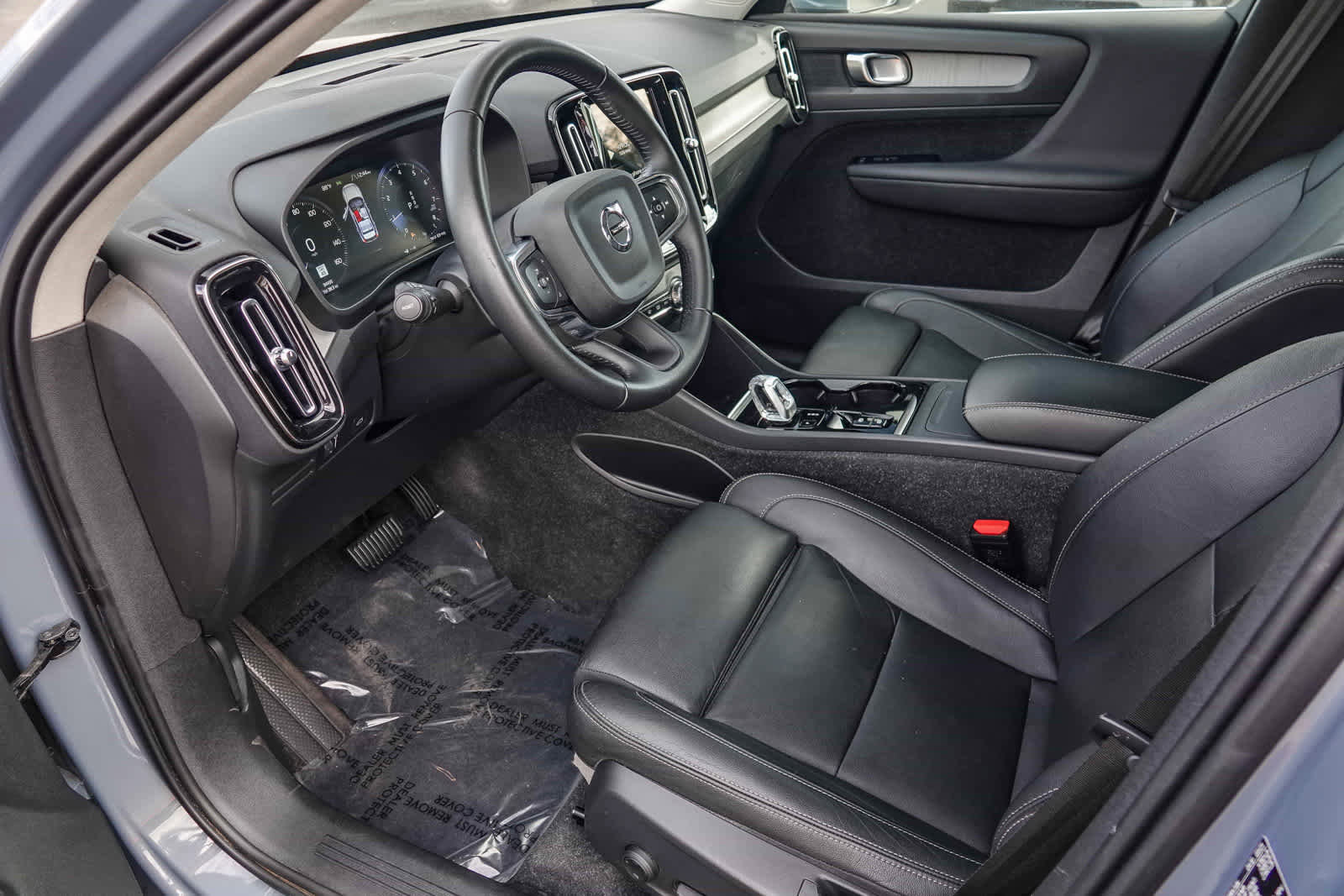 Used 2021 Volvo XC40 T4 Inscription image 31