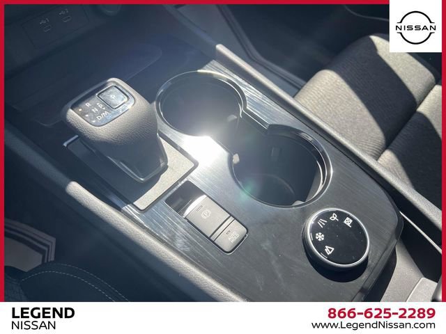 Used 2025 Nissan Rogue SV image 30